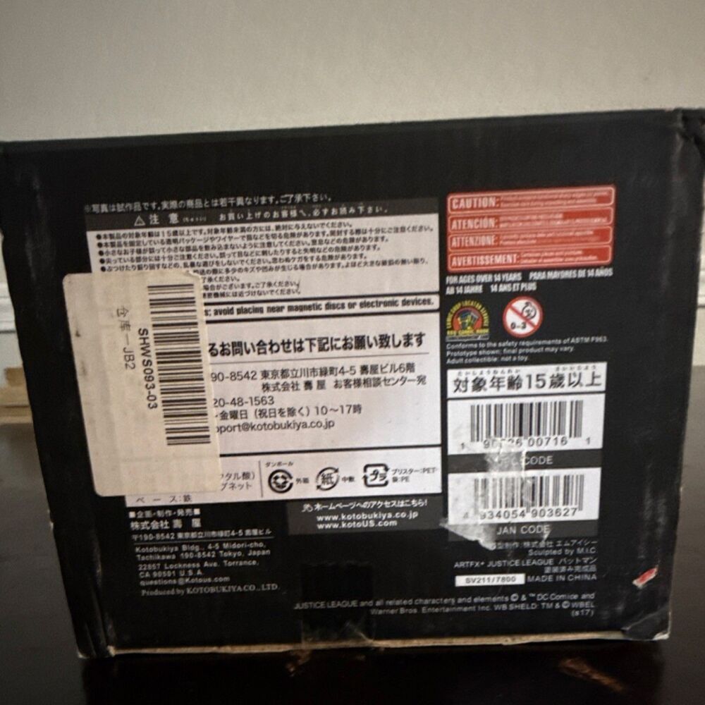 Kotobukiya ARTFX+ Justice League Batman 1:10 Scale Figure DAMAGED Boxed - Picture 9 of 9